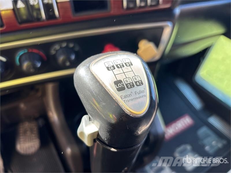 Kenworth T600 Sadulveokid