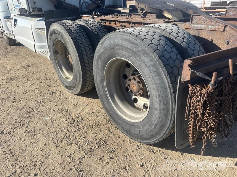 Kenworth T600A Trekkers
