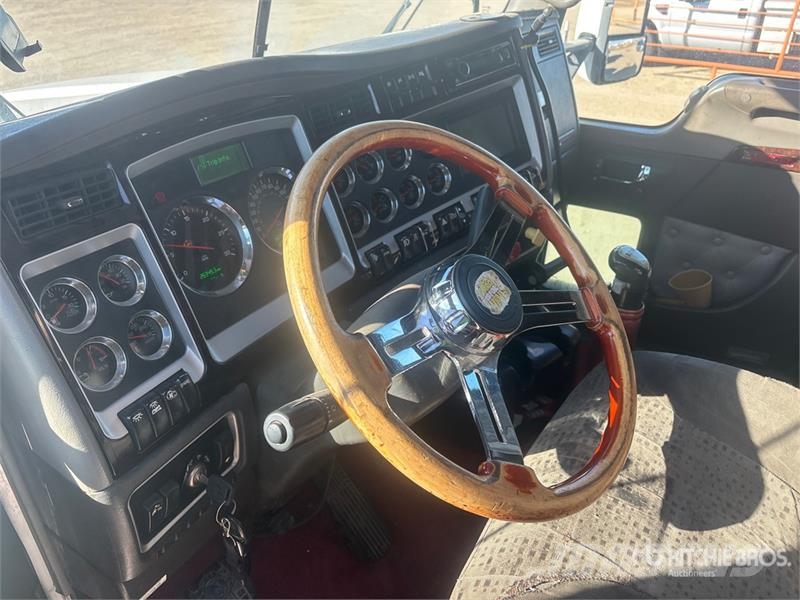 Kenworth T600A Trekkers