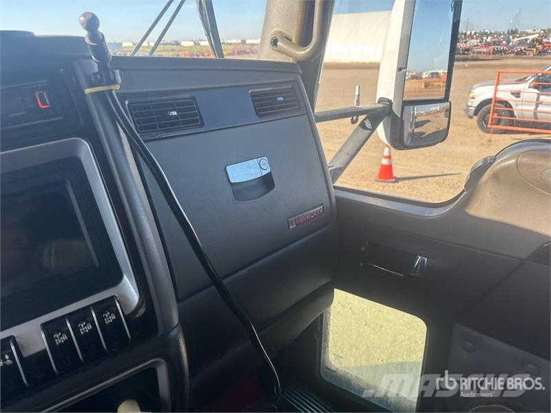 Kenworth T600A Trekkers