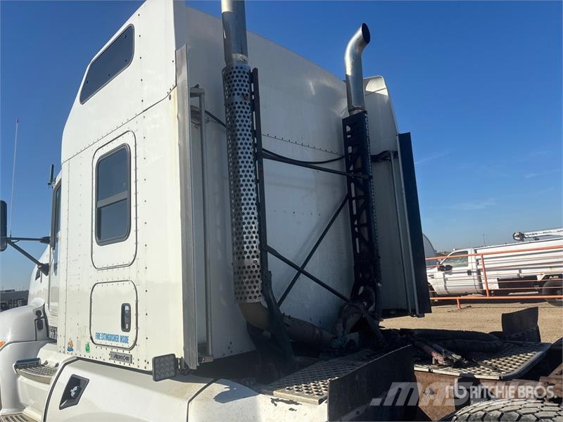 Kenworth T600A Trekkers