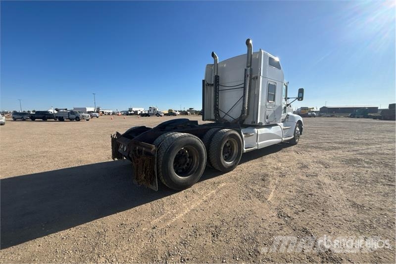 Kenworth T600A Trekkers