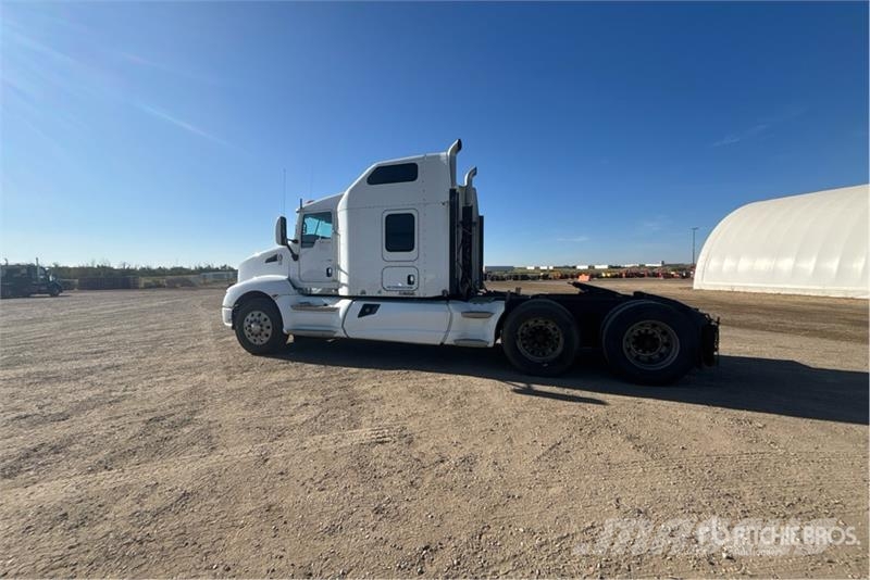 Kenworth T600A Trekkers