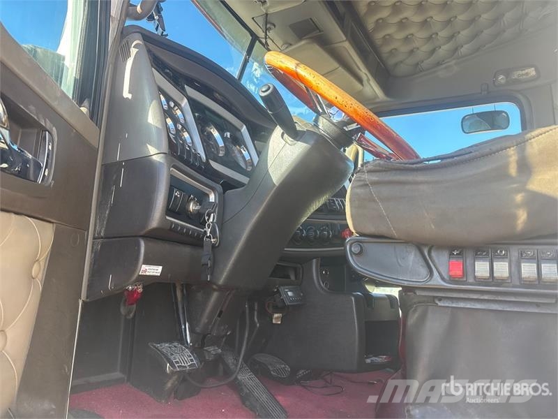 Kenworth T600A Trekkers