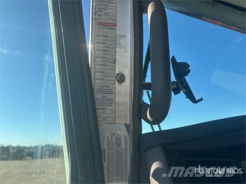 Kenworth T600A Trekkers