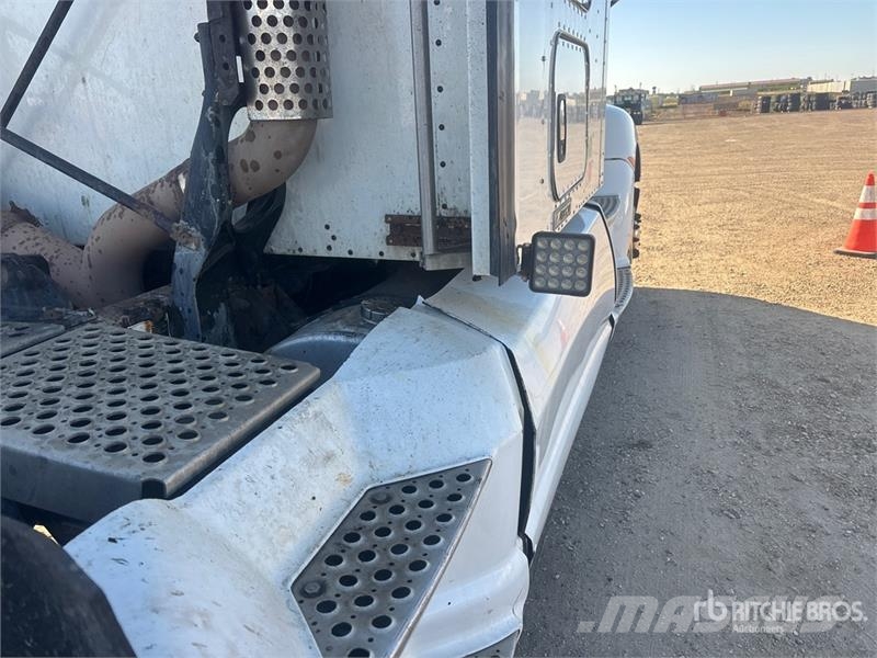 Kenworth T600A Trekkers