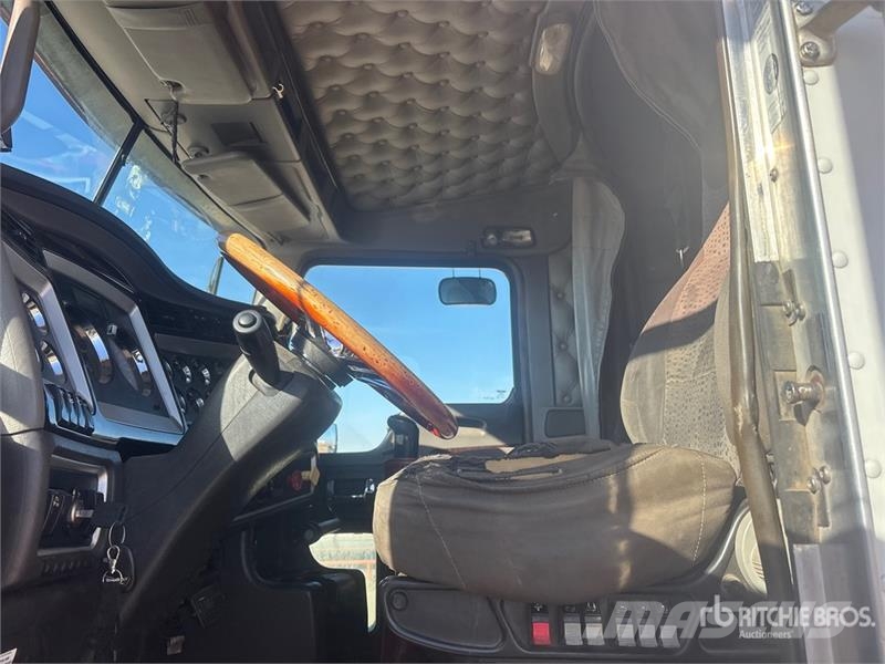 Kenworth T600A Trekkers