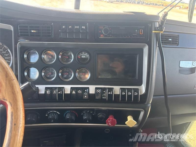 Kenworth T600A Trekkers