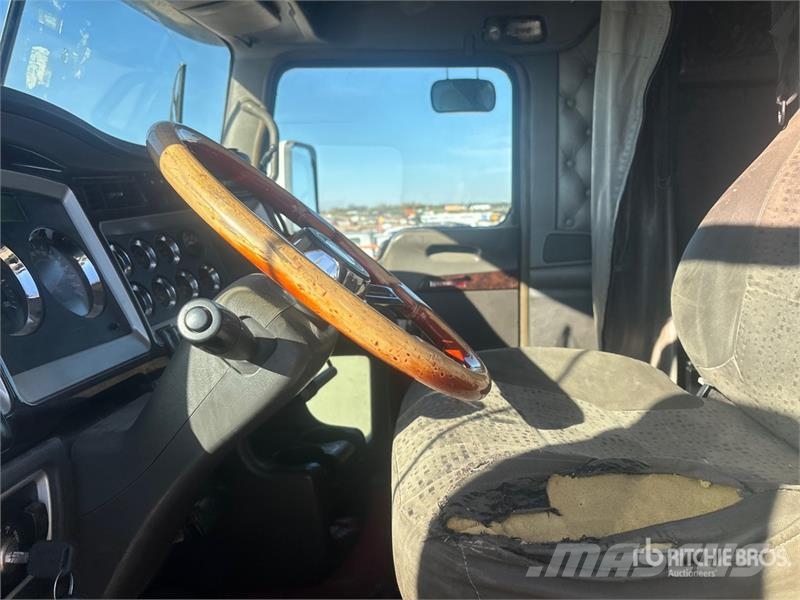 Kenworth T600A Trekkers