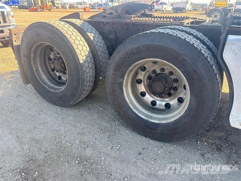 Kenworth T600A Trekkers