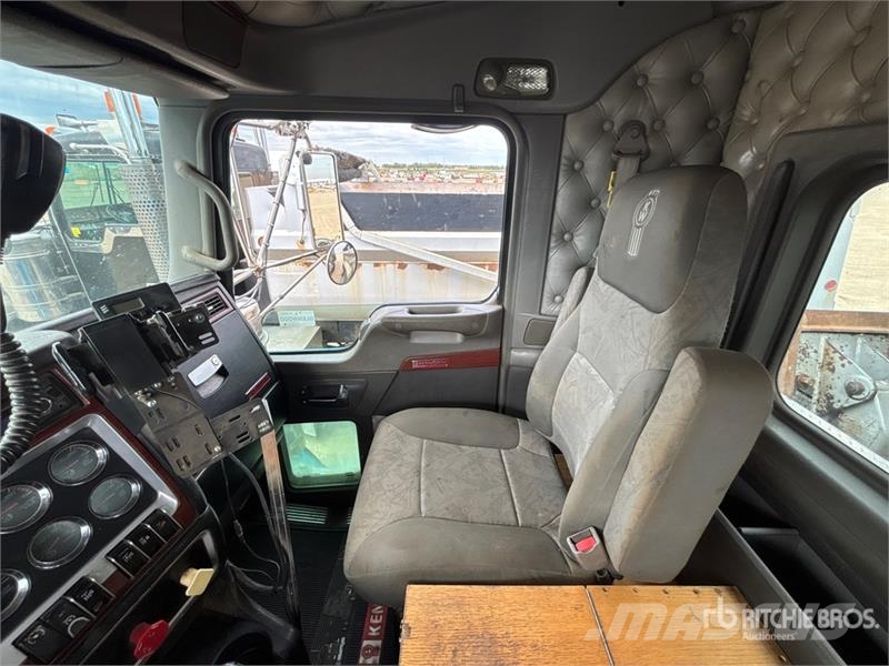 Kenworth T800 شاحنات أشجار
