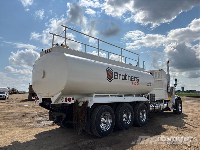 Kenworth T800 صهاريج مياه