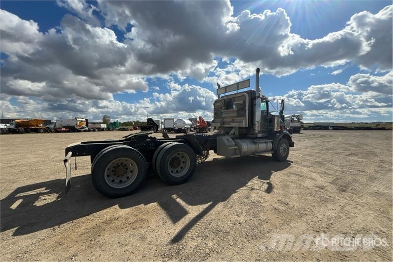 Kenworth T800 牵引车