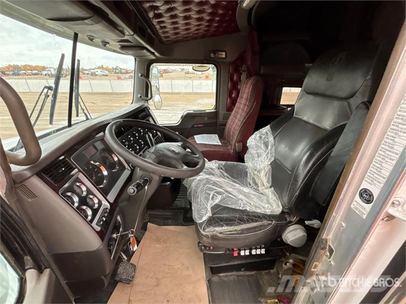 Kenworth T800 Pagalbos kelyje automobiliai