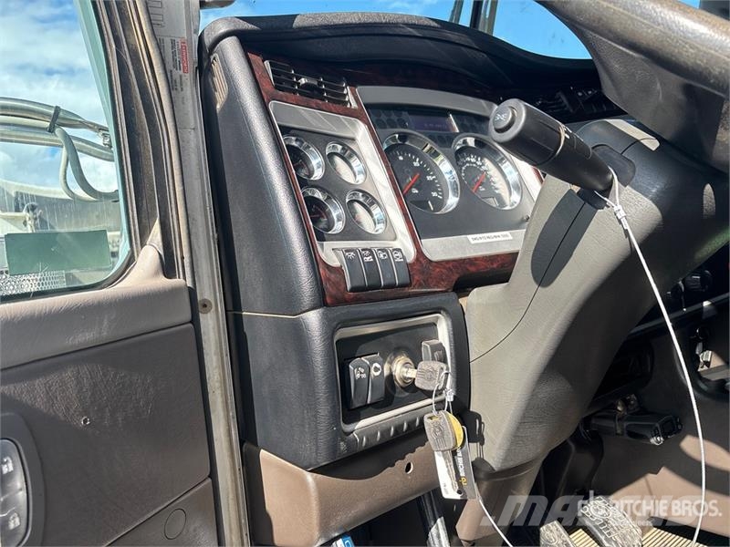 Kenworth T800 شاحنات الرافعات