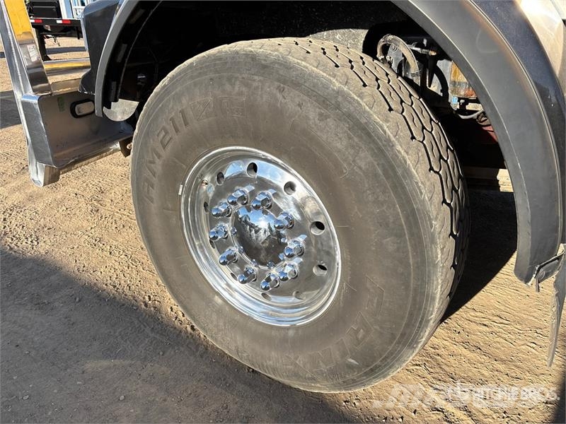 Kenworth T800 صهاريج مياه