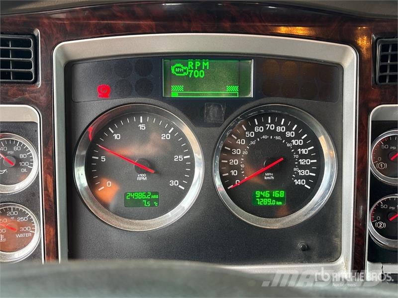 Kenworth T800 Pagalbos kelyje automobiliai