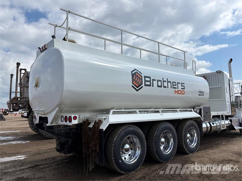 Kenworth T800 صهاريج مياه