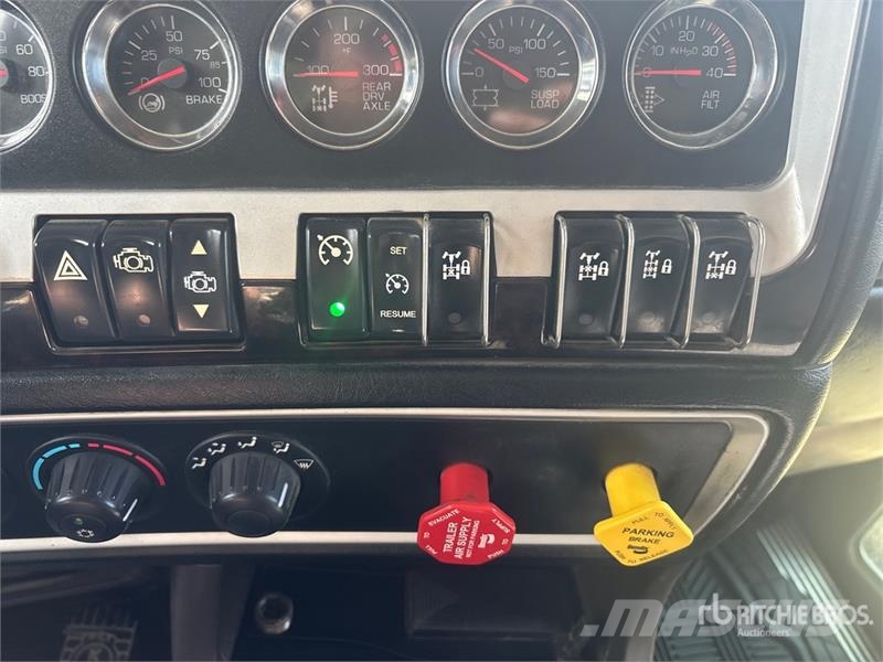 Kenworth T800 شاحنات الرافعات