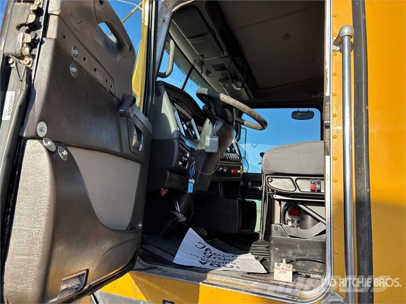 Kenworth T800 صهاريج مياه