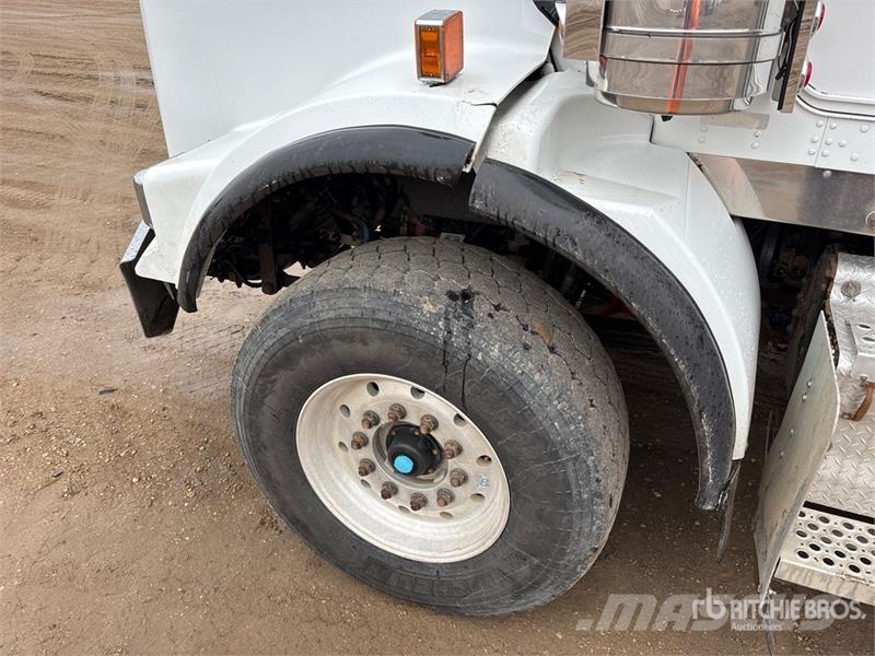 Kenworth T800 Pagalbos kelyje automobiliai