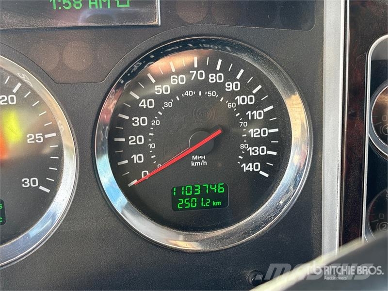 Kenworth T800 Vetopöytäautot