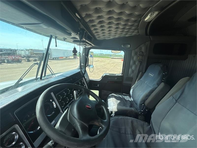 Kenworth T800 شاحنات الرافعات