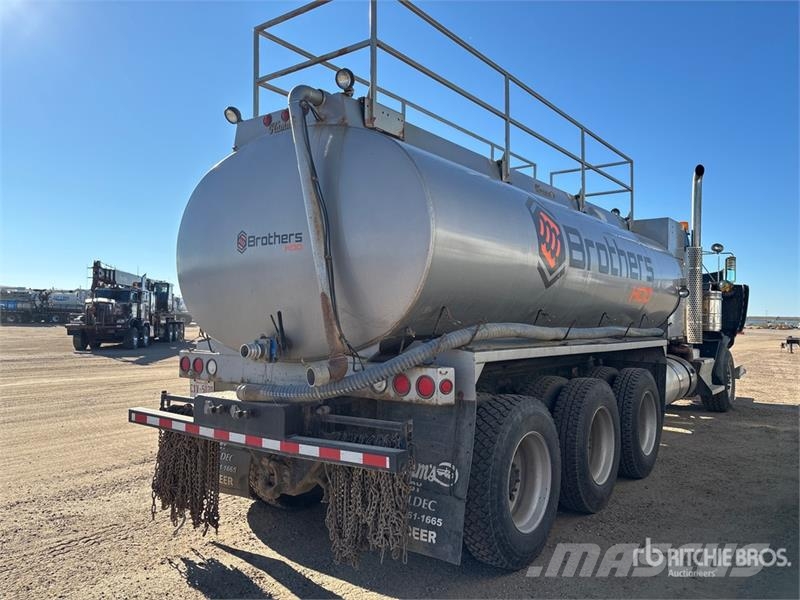 Kenworth T800 صهاريج مياه