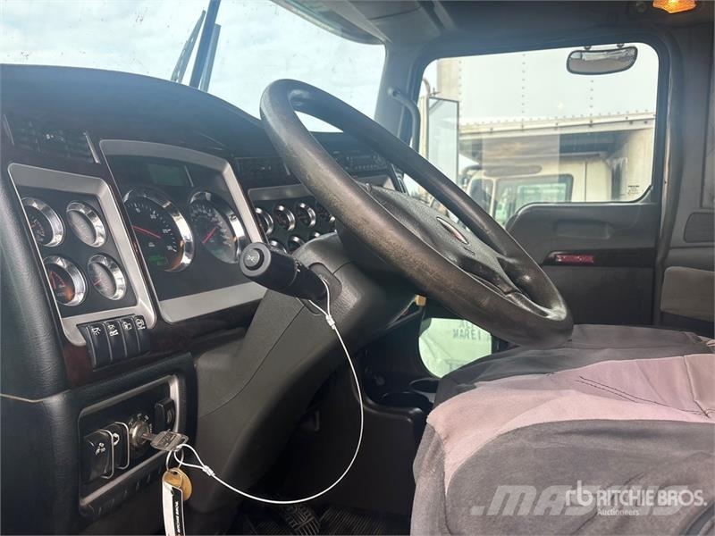 Kenworth T800 صهاريج مياه