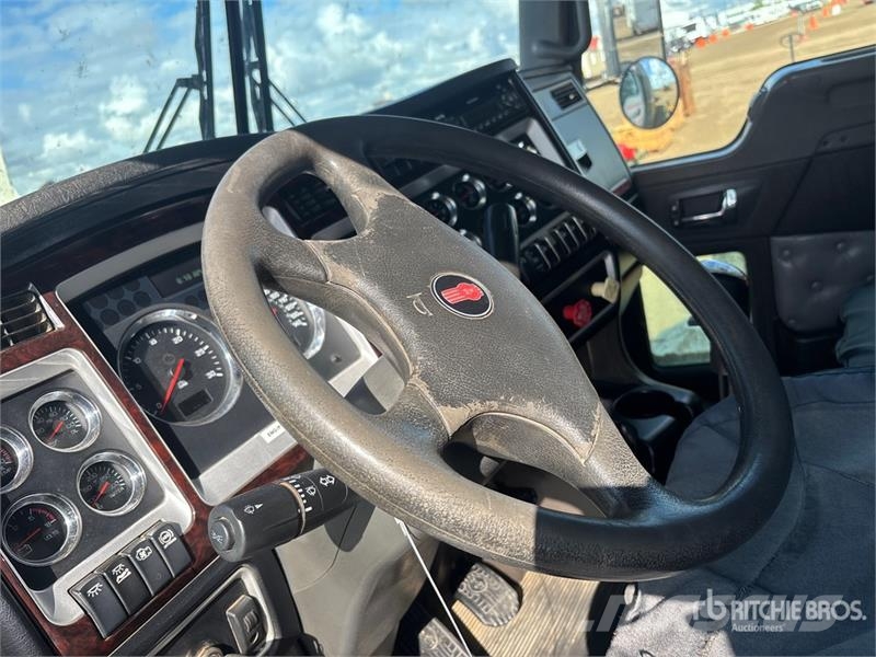 Kenworth T800 شاحنات الرافعات