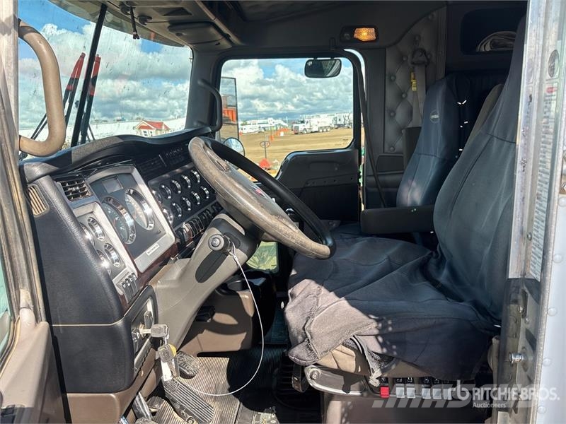 Kenworth T800 شاحنات الرافعات