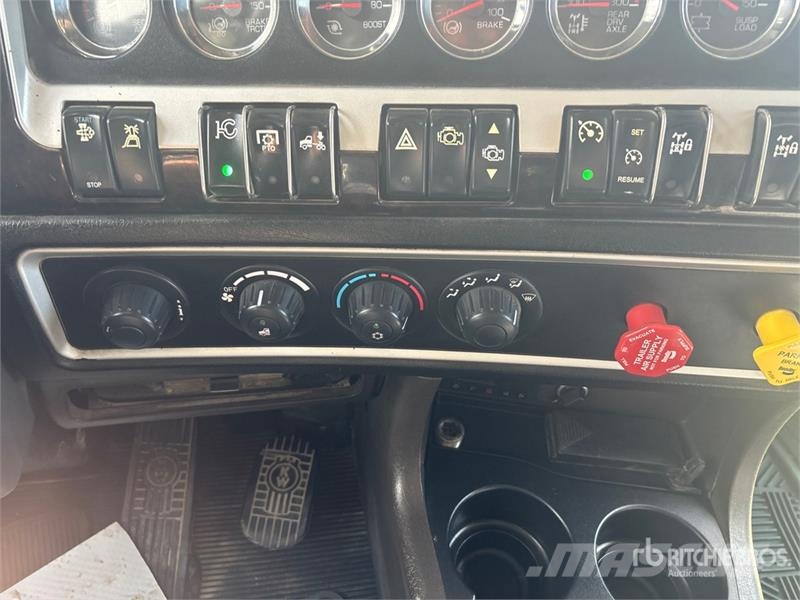 Kenworth T800 شاحنات الرافعات