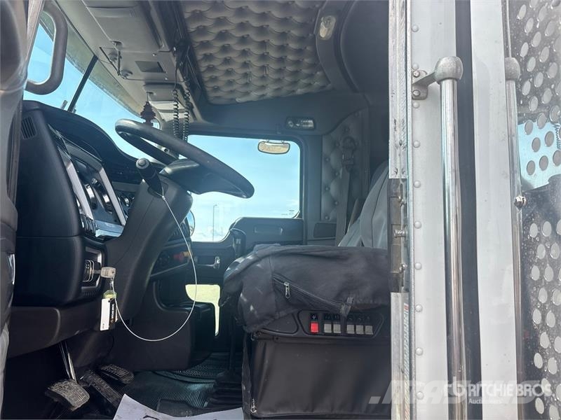 Kenworth T800 شاحنات الرافعات