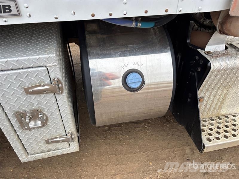 Kenworth T800 Pagalbos kelyje automobiliai