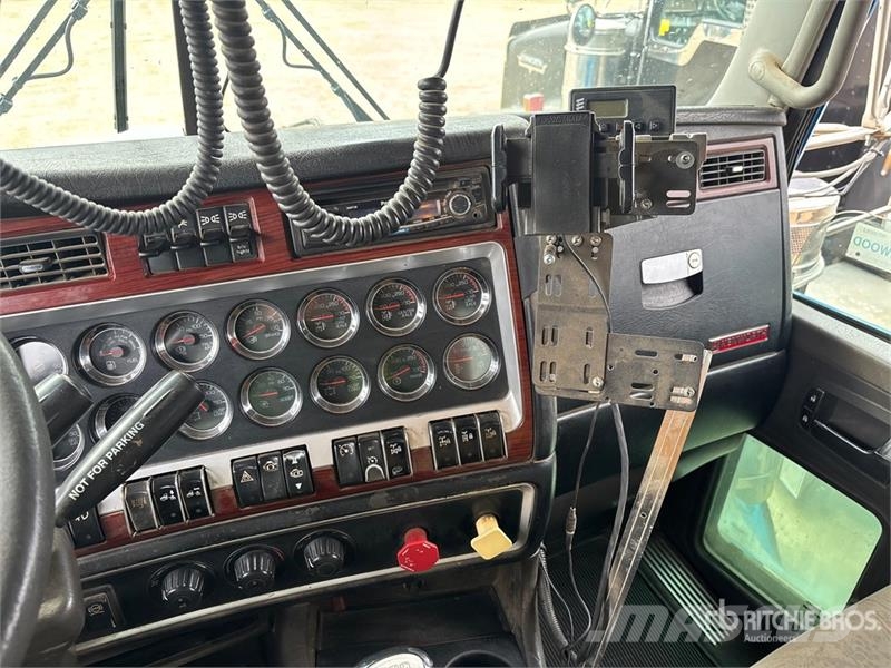 Kenworth T800 شاحنات أشجار