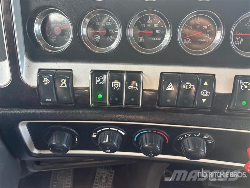 Kenworth T800 شاحنات الرافعات