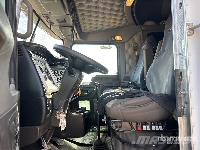 Kenworth T800 شاحنات الرافعات
