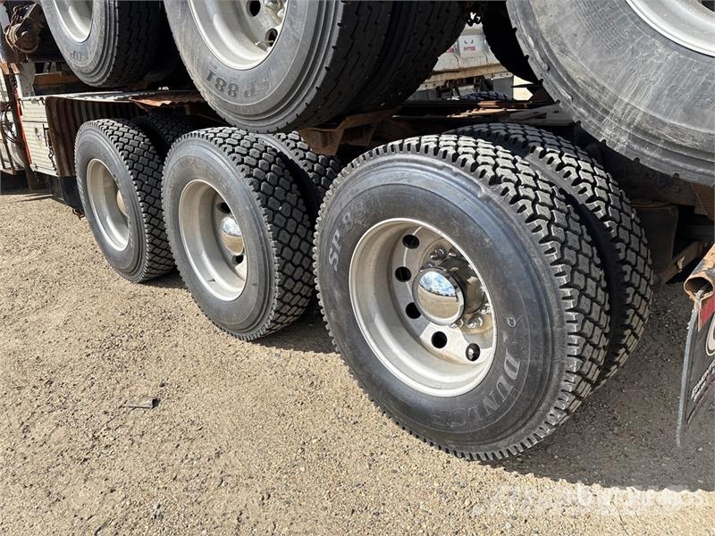 Kenworth T800 شاحنات أشجار