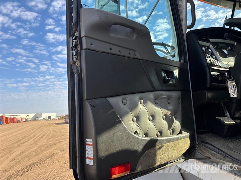 Kenworth T800 شاحنات الرافعات
