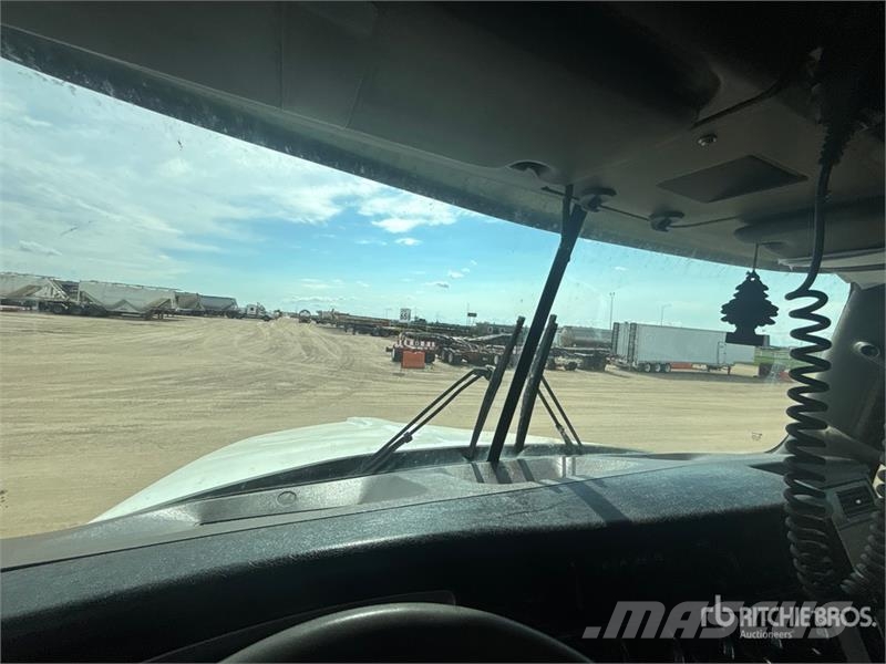 Kenworth T800 شاحنات الرافعات
