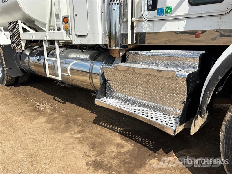 Kenworth T800 صهاريج مياه
