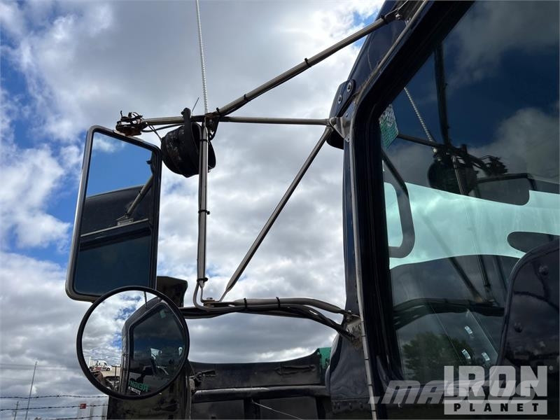 Kenworth T800 Sadulveokid