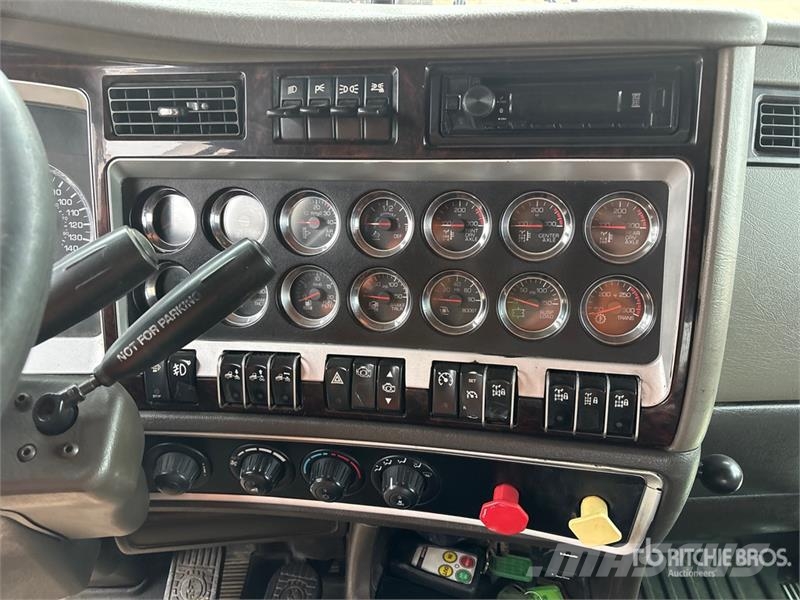 Kenworth T800 Pagalbos kelyje automobiliai