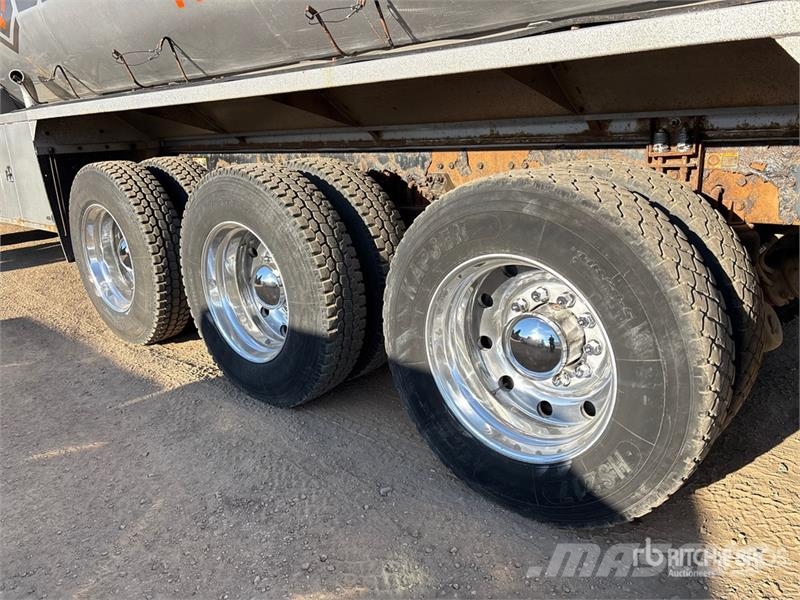 Kenworth T800 صهاريج مياه