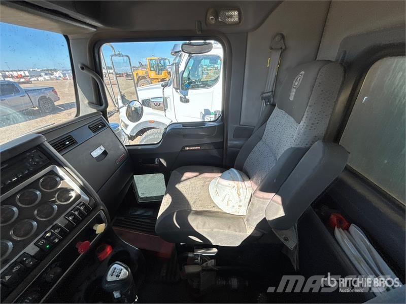 Kenworth T800 صهاريج مياه