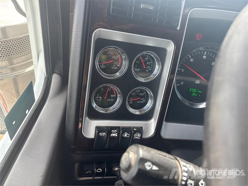 Kenworth T800 شاحنات الرافعات