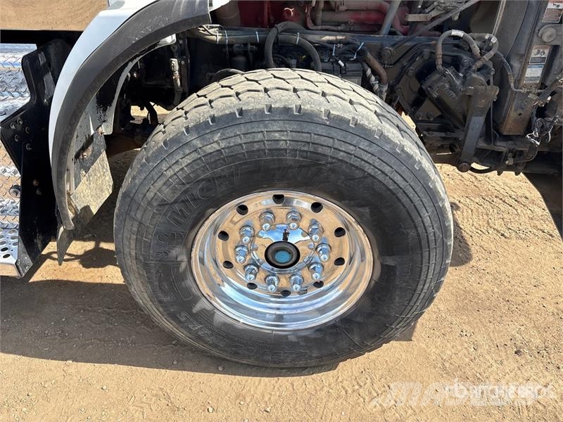 Kenworth T800 شاحنات الرافعات