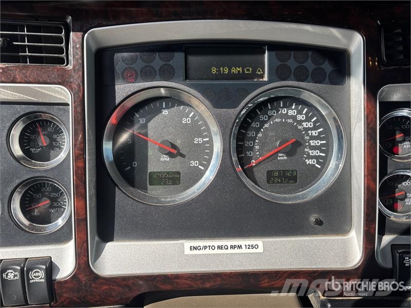 Kenworth T800 شاحنات الرافعات
