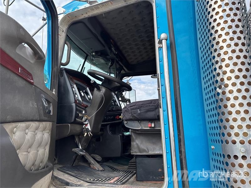 Kenworth T800 شاحنات أشجار