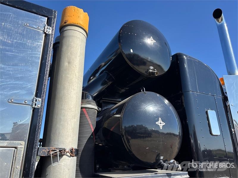 Kenworth T800 Combi / vacuum trucks